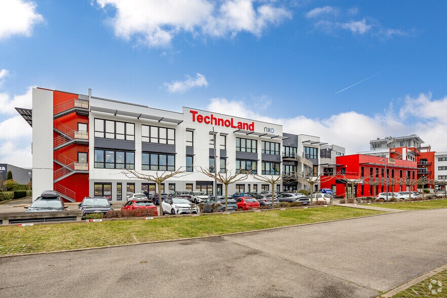 1-3 Allée Des Abruzzes, Saint-Priest for lease - Primary Photo - Image 1 of 2