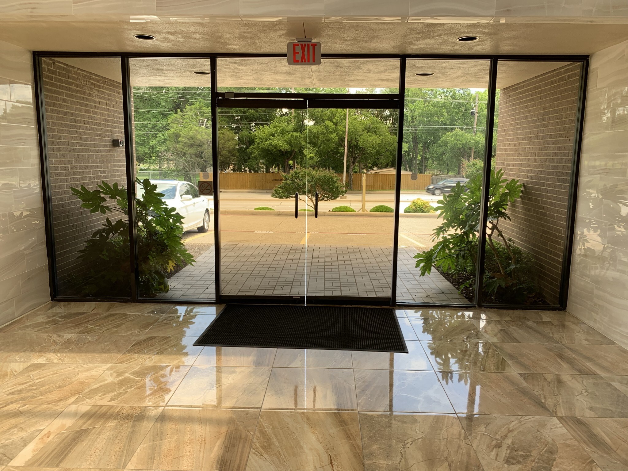 515 N Cedar Ridge Dr, Duncanville, TX 75116 Americana Plaza