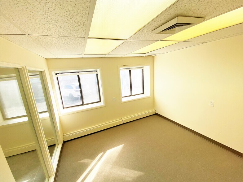 525 Fenimore Rd, Mamaroneck, NY for lease - Interior Photo - Image 2 of 11