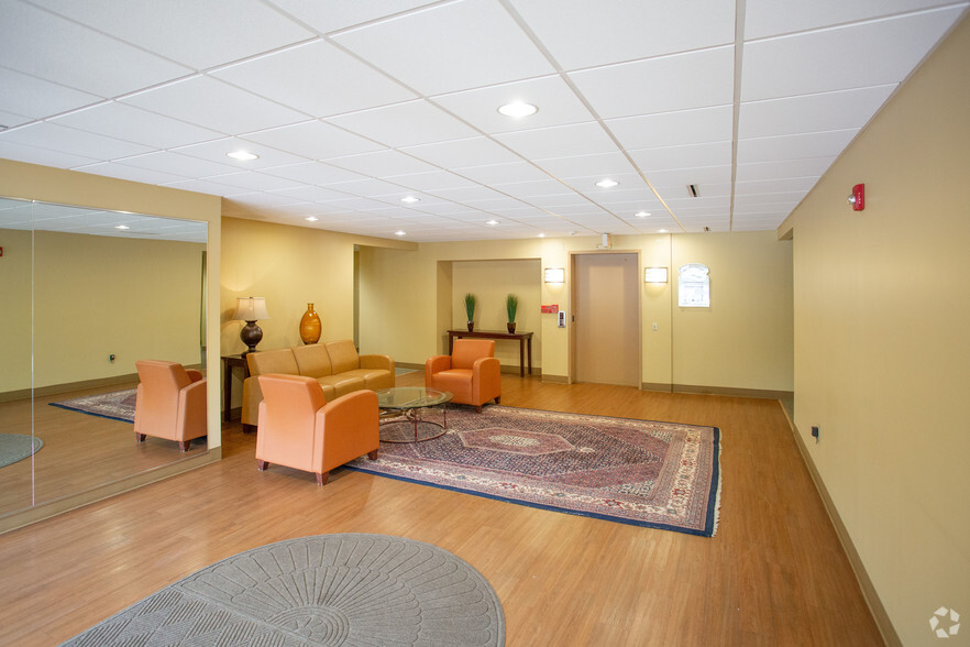 201 S Johnson Rd, Houston, PA for lease - Lobby - Image 2 of 5