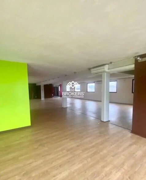 Office in Franconville for lease - Interior Photo - Image 2 of 6