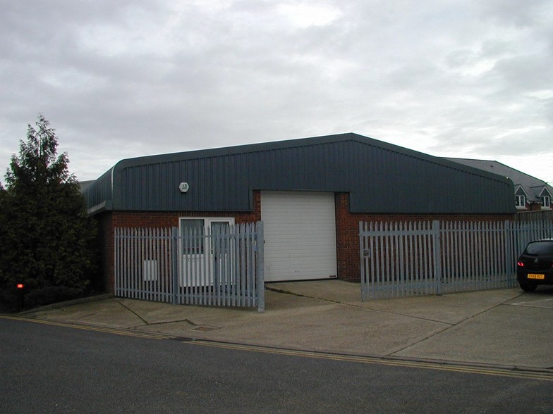 Old Bridge Way, Shefford for sale - Primary Photo - Image 1 of 1