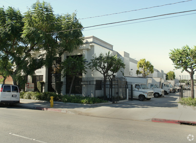 14039 Garfield Ave, Paramount, CA for lease - Primary Photo - Image 1 of 8