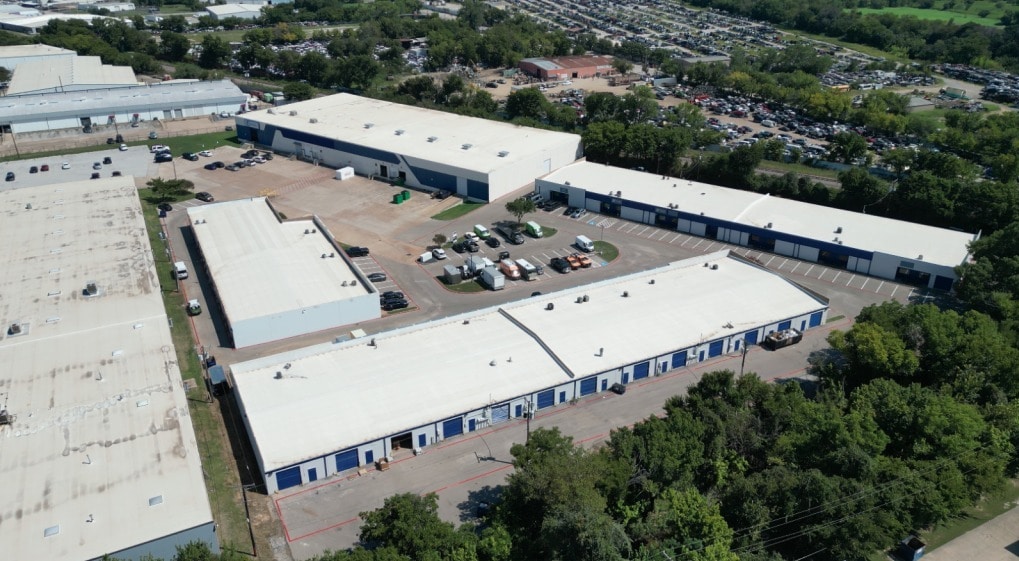 1663 Hickory Dr, Haltom City, TX for lease Building Photo- Image 1 of 30