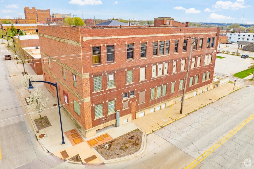 301 1st Ave N, Fort Dodge, IA for sale - Building Photo - Image 1 of 16