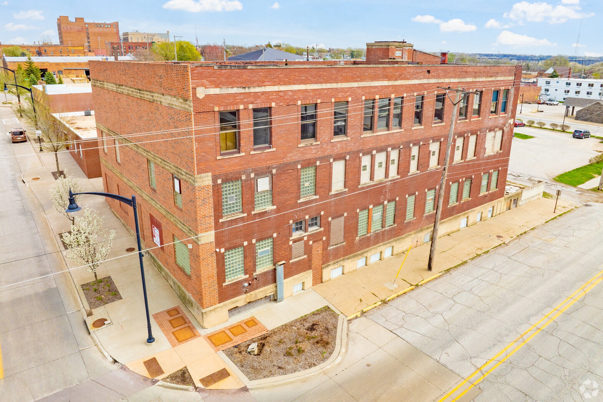 301 1st Ave N, Fort Dodge, IA for sale Building Photo- Image 1 of 17