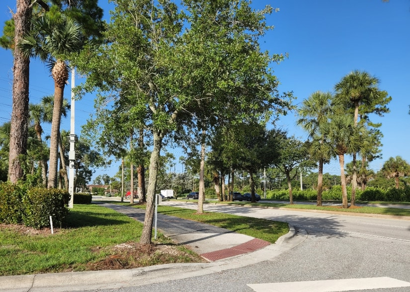 306 Professional Way, Wellington, FL for lease - Building Photo - Image 2 of 3