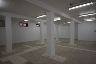 Retail in Madrid, Madrid for lease Interior Photo- Image 2 of 4