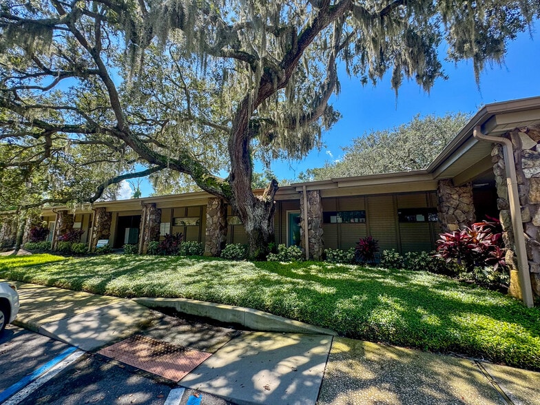 911-917 S Parsons Ave, Brandon, FL for lease - Building Photo - Image 3 of 31