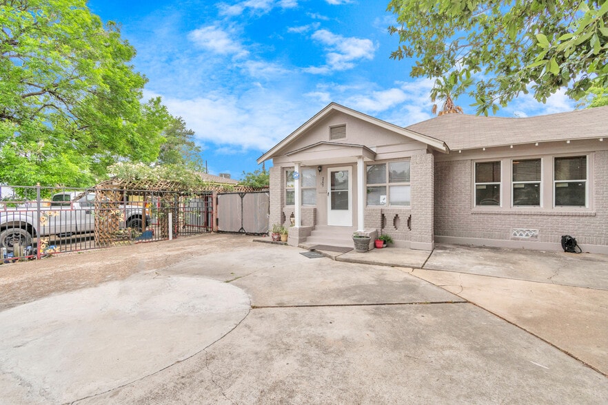 8209 Howard Dr, Houston, TX for sale - Building Photo - Image 1 of 10