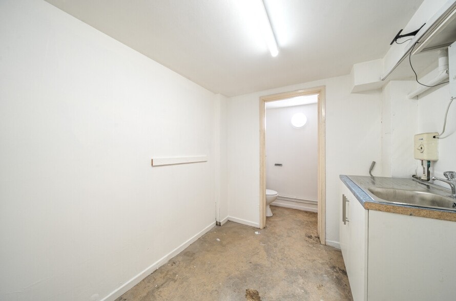 52-53A High St, Grantham for lease - Building Photo - Image 3 of 6