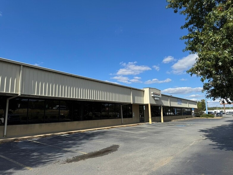 6527 Warden Rd, North Little Rock, AR for lease - Building Photo - Image 2 of 6