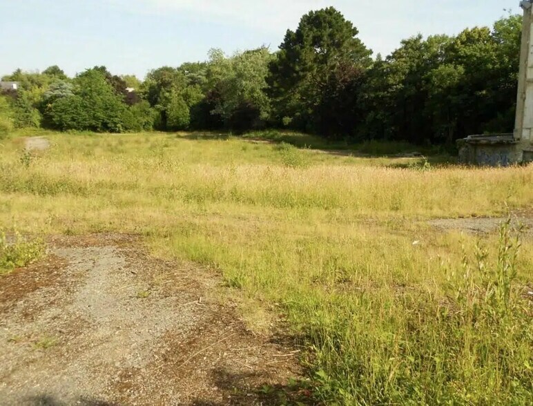 Land in Juziers for sale - Building Photo - Image 1 of 1