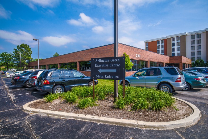 2101 S Arlington Heights Rd, Arlington Heights, IL for lease - Primary Photo - Image 1 of 16