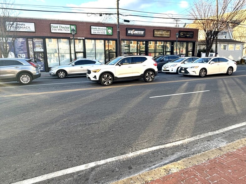 968-984 Hempstead Tpke, Franklin Square, NY for sale - Building Photo - Image 1 of 10