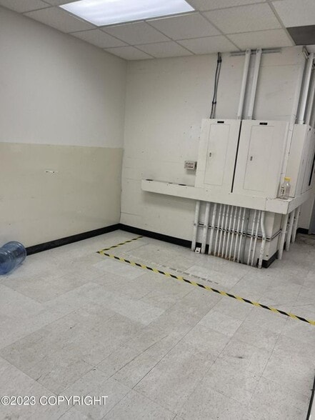 2210 E Northern Lights Blvd, Anchorage, AK for lease - Interior Photo - Image 3 of 13