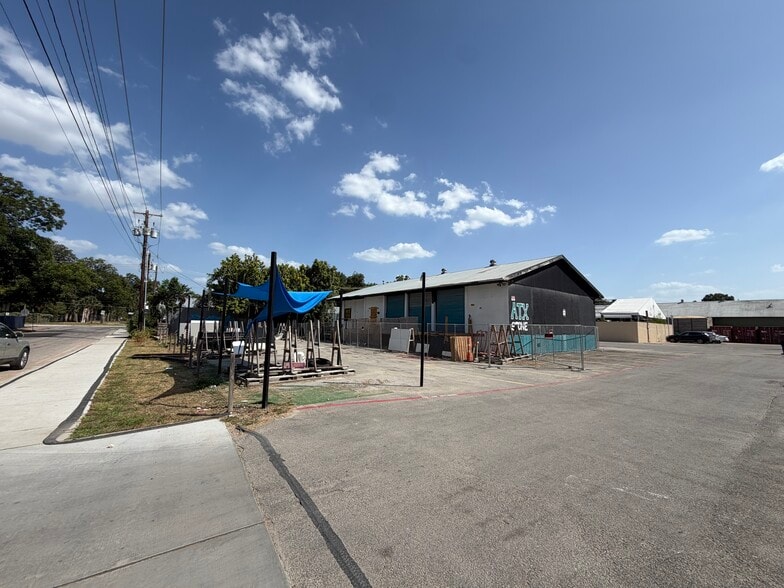 5012 E 7th St, Austin, TX for lease - Building Photo - Image 2 of 2