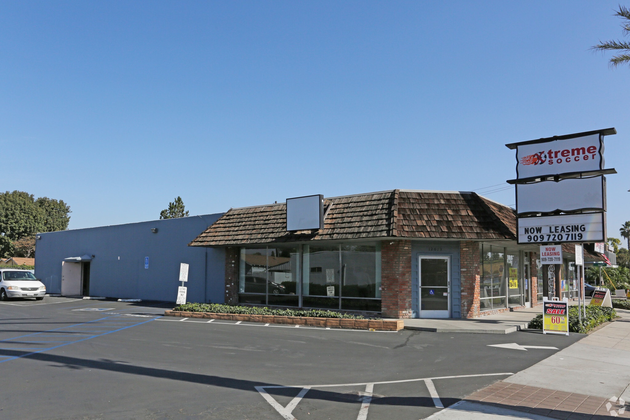 12001-12017 Carson St, Hawaiian Gdns, Hawaiian Gardens, CA for sale Primary Photo- Image 1 of 8