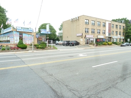 1120 Old Country Rd, Plainview, NY for lease - Building Photo - Image 2 of 26