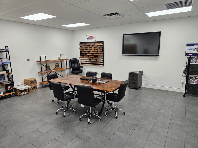 1313 S Killian Dr, Lake Park, FL for lease - Building Photo - Image 3 of 4