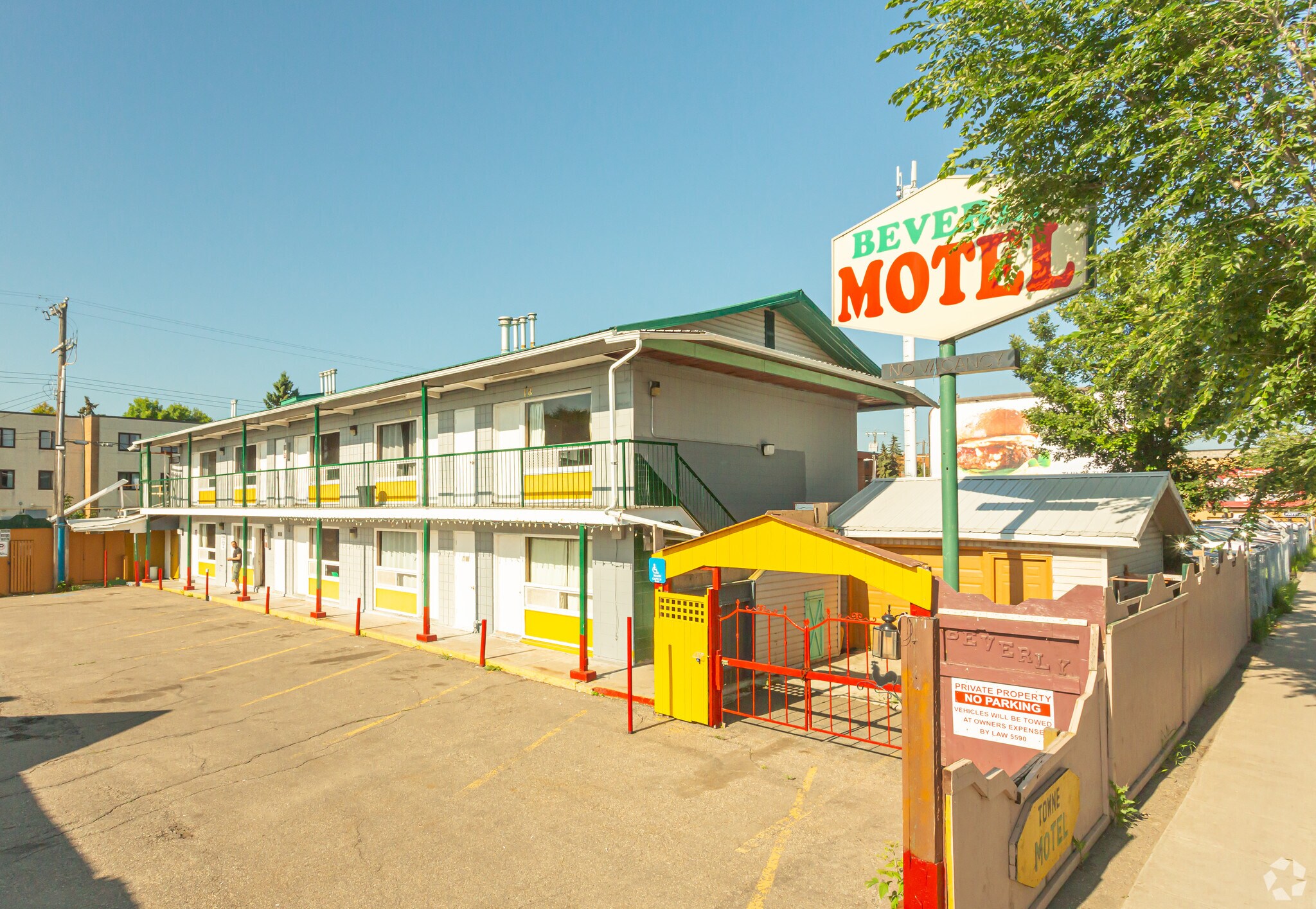 4403 118th Ave NW, Edmonton, AB for sale Primary Photo- Image 1 of 1