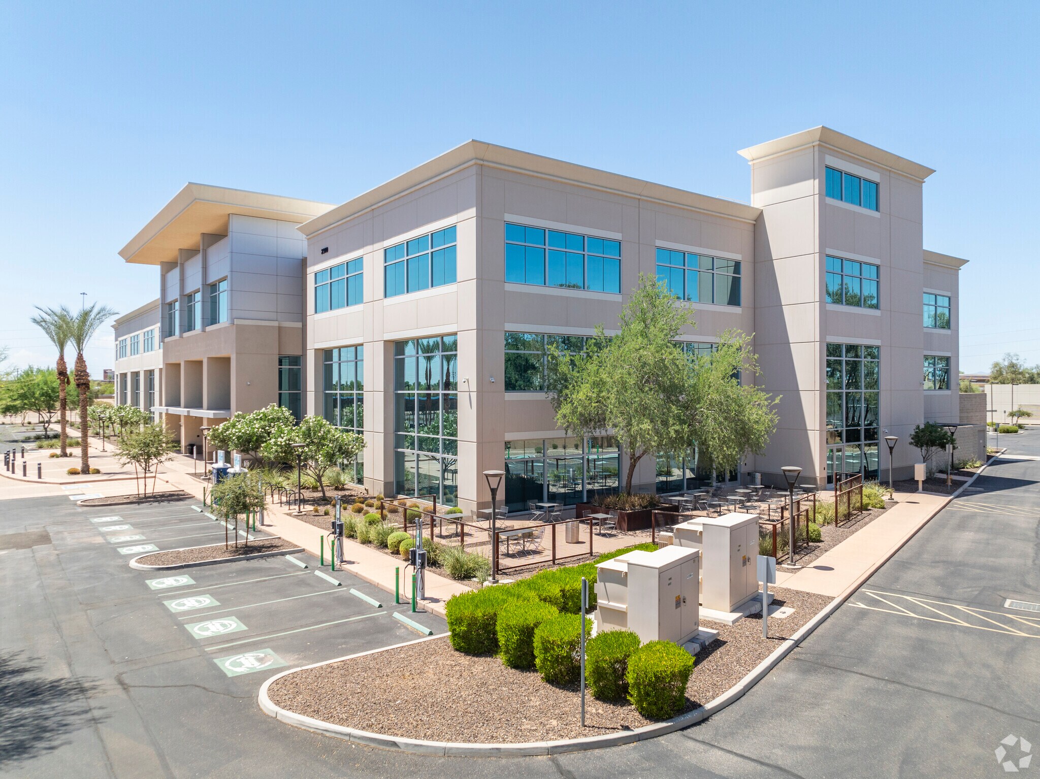 2900 W Geronimo Pl, Chandler, AZ for lease Primary Photo- Image 1 of 9