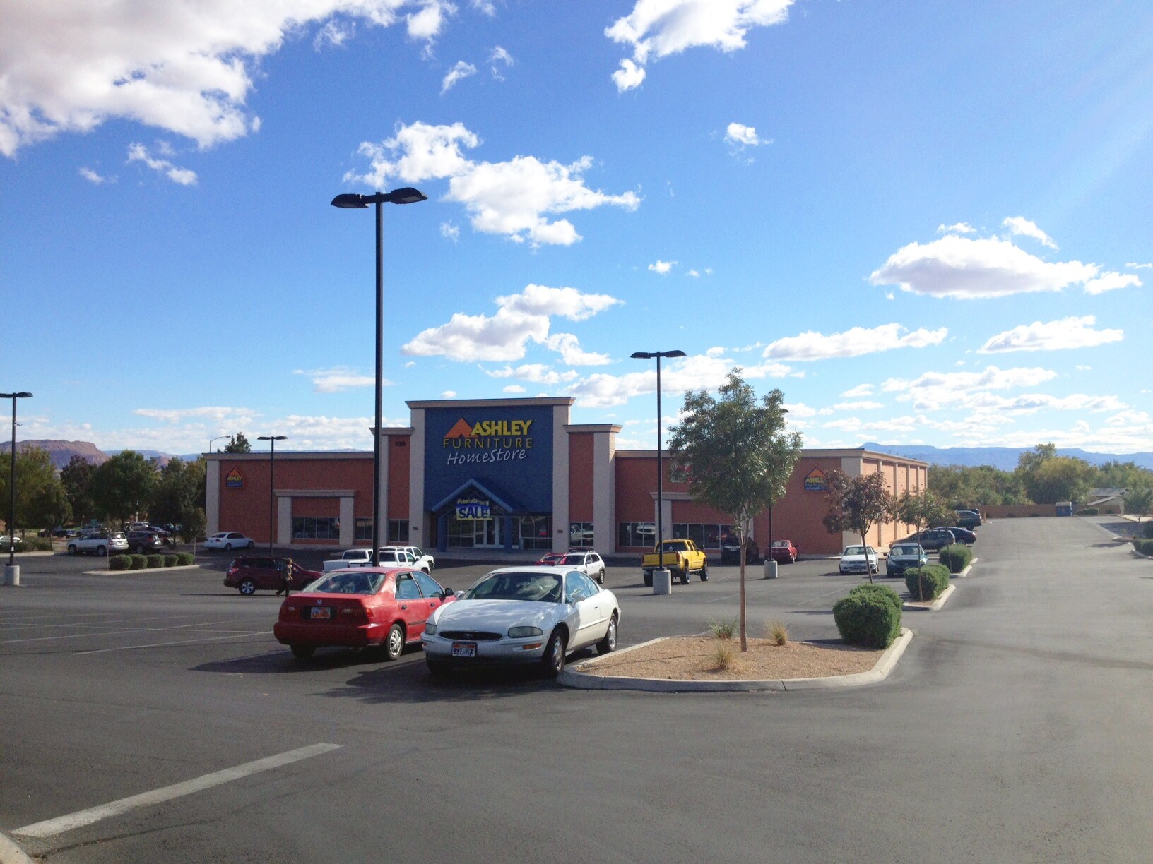 2450 E Red Cliffs Dr, Saint UT 84790 Pineview Plaza