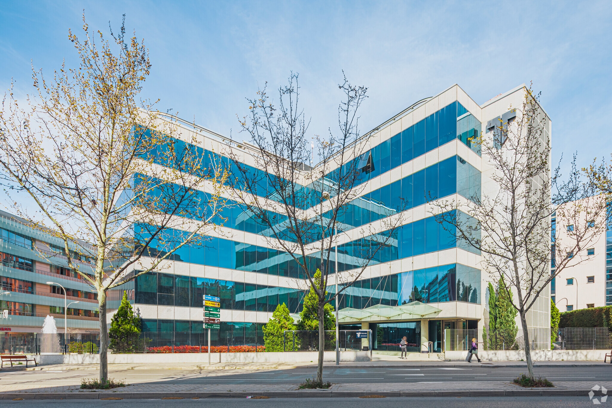 Calle de Julián Camarillo, 42, Madrid, Madrid for lease Primary Photo- Image 1 of 5