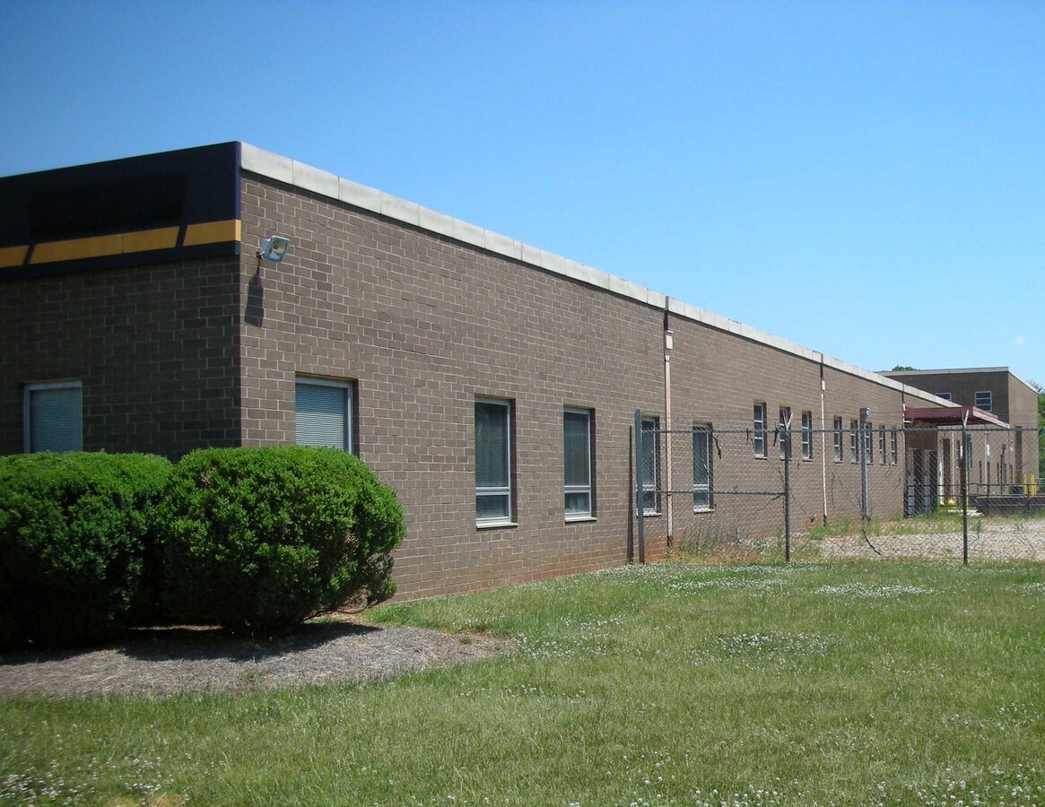 315 S Swing Rd, Greensboro, NC 27409