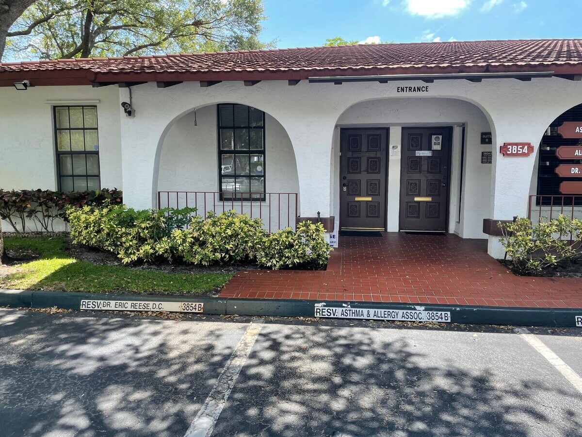 38543858 Sheridan St, Hollywood, FL 33021