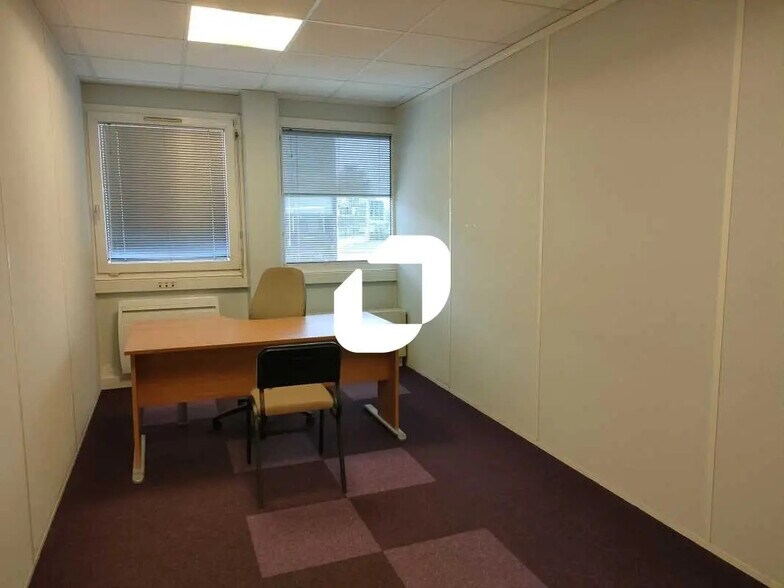 Office in Bièvres for lease - Interior Photo - Image 2 of 4