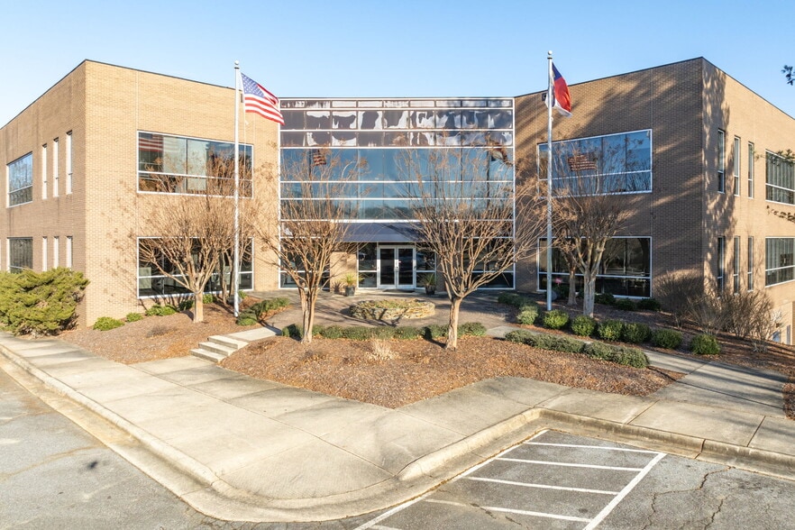 940 Golf House Rd W, Whitsett, NC for lease - Building Photo - Image 2 of 20