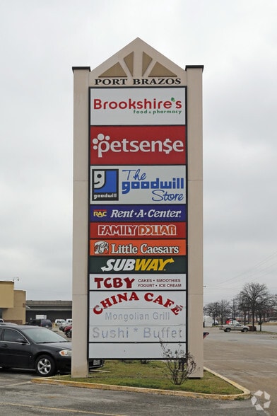 1301-1407 S Morgan St, Granbury, TX for lease - Building Photo - Image 3 of 4