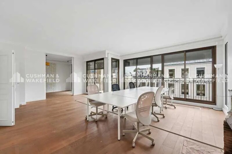 Office in Neuilly-sur-Seine for sale - Interior Photo - Image 2 of 17