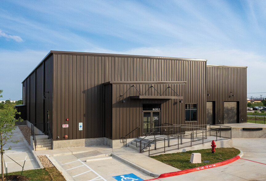 2609 S Interstate 35, San Marcos, TX for lease - Building Photo - Image 1 of 9