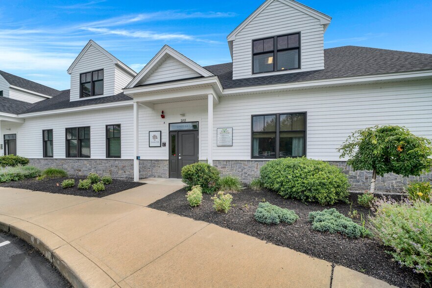 288 S River Rd, Bedford, NH 03110