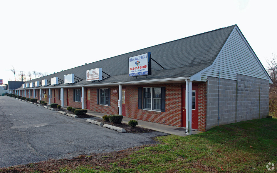 5609-5621 Dupont Pky, Smyrna, DE for lease - Building Photo - Image 2 of 6