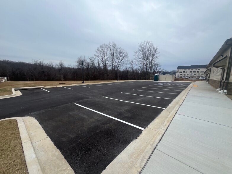 13710 Little Seneca Parkway, Clarksburg, MD for lease - Building Photo - Image 2 of 3