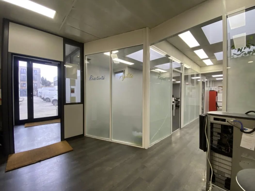 Retail in Ivry-sur-Seine for lease Interior Photo- Image 1 of 9