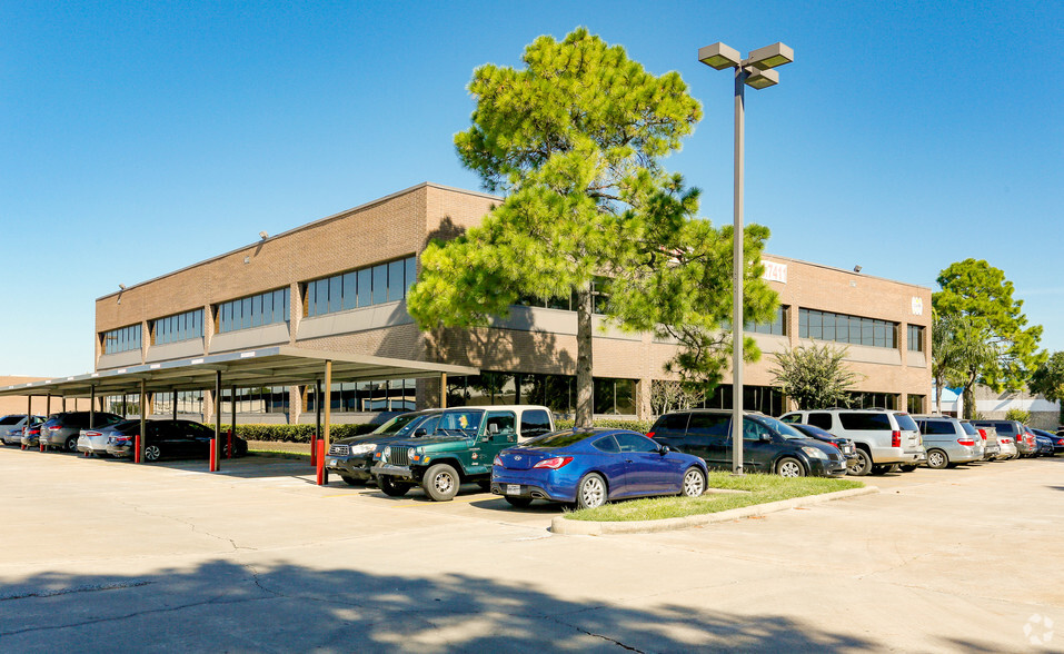 10998 Wilcrest Dr, Houston, TX for lease - Primary Photo - Image 1 of 6