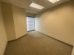 1700 Pacific Ave, Dallas, TX for lease Interior Photo- Image 2 of 15