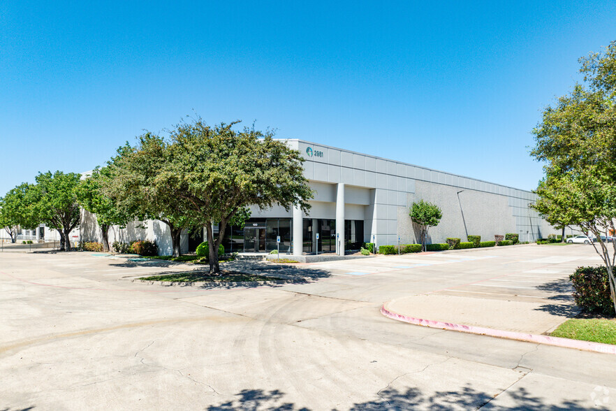 2951 N Great Southwest Pky, Grand Prairie, TX for lease - Building Photo - Image 2 of 6