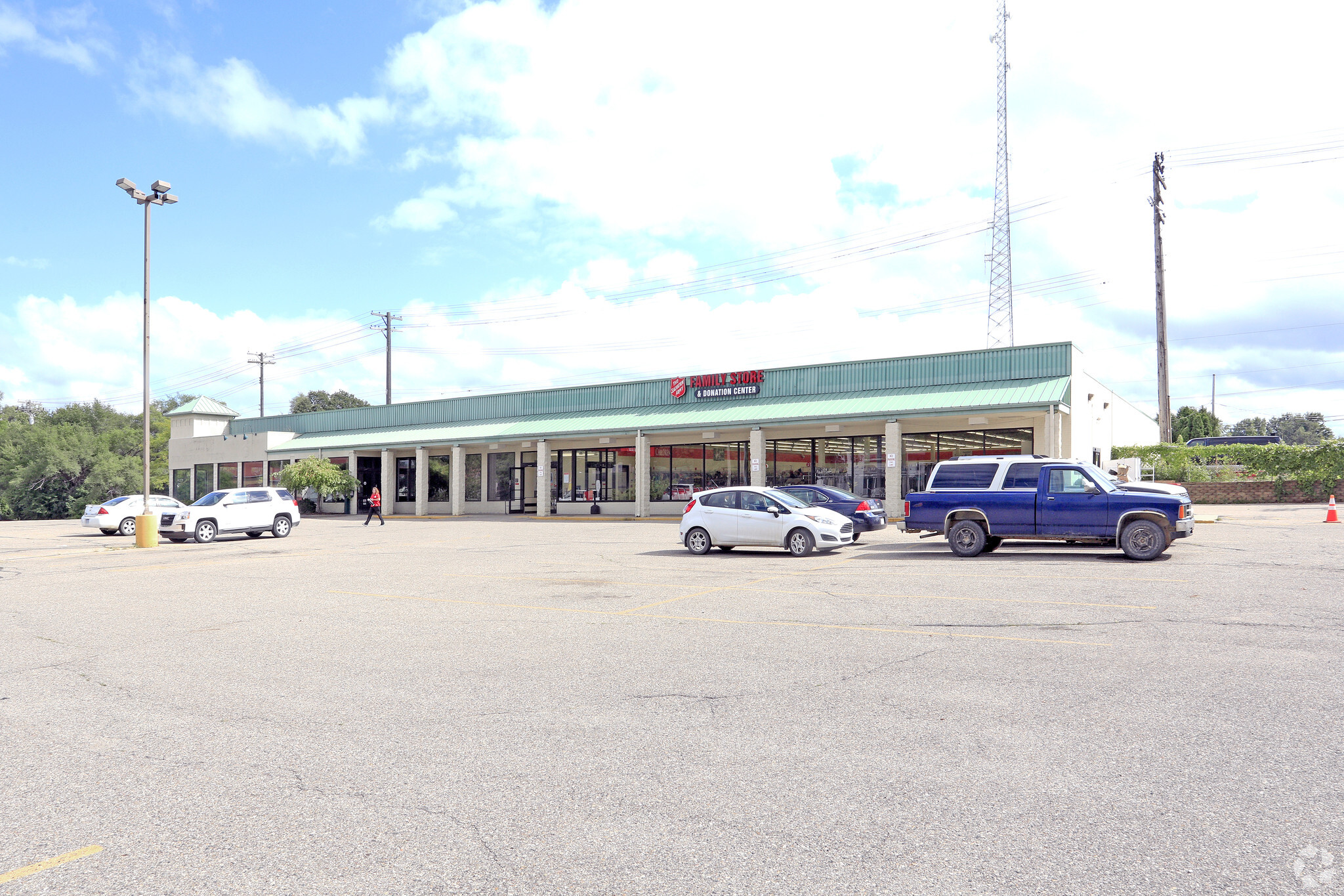 401-417 W Genesee St, Lapeer, MI for lease Primary Photo- Image 1 of 7