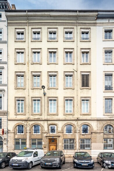 Office in Lyon for lease - Primary Photo - Image 1 of 3