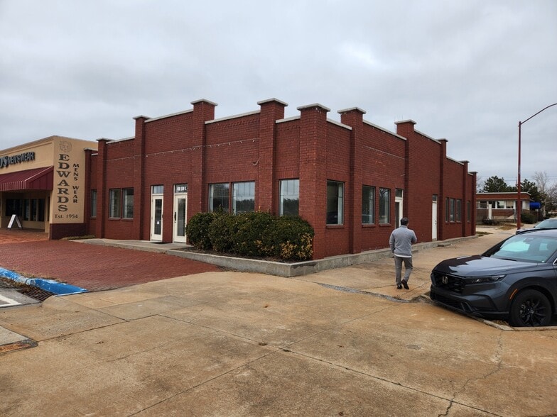 401 SW C Ave, Lawton, OK for lease - Building Photo - Image 3 of 19