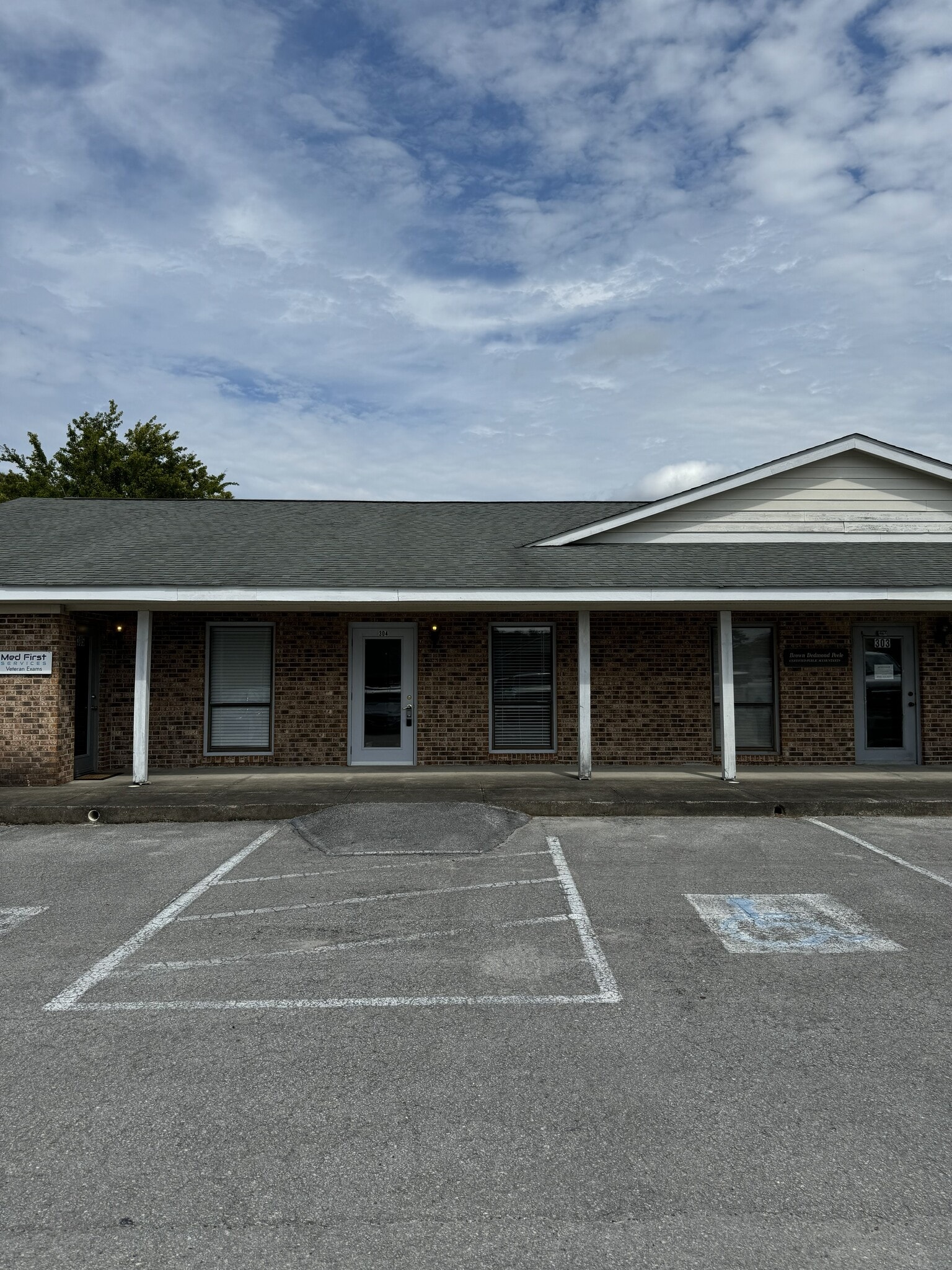 1703 Country Club Rd, Jacksonville, NC for lease Interior Photo- Image 1 of 10