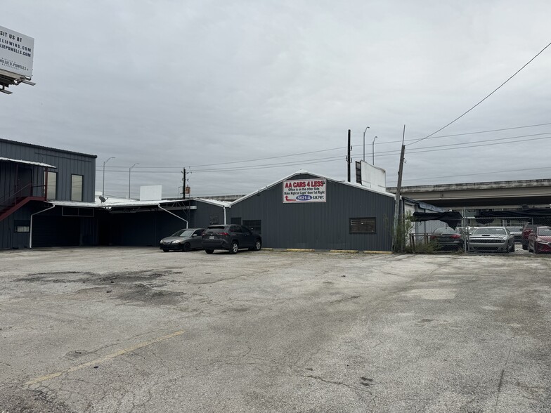 5617-5626 Southwest Fwy, Houston, TX for lease - Building Photo - Image 2 of 19