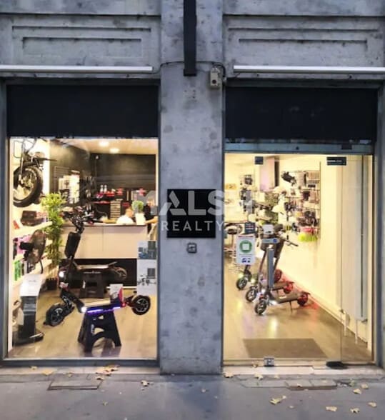 Retail in Lyon for lease - Building Photo - Image 2 of 5