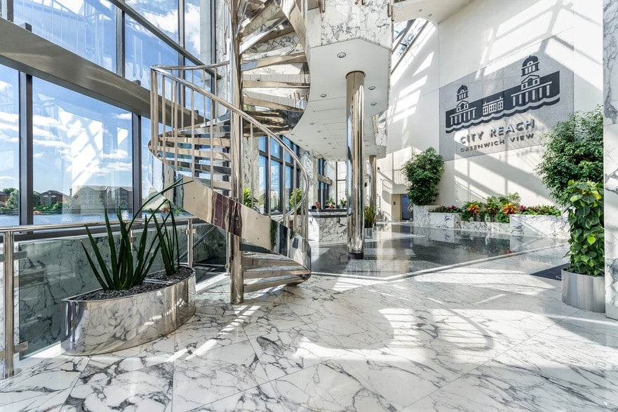 5 Greenwich View Pl, London for lease - Interior Photo - Image 3 of 49