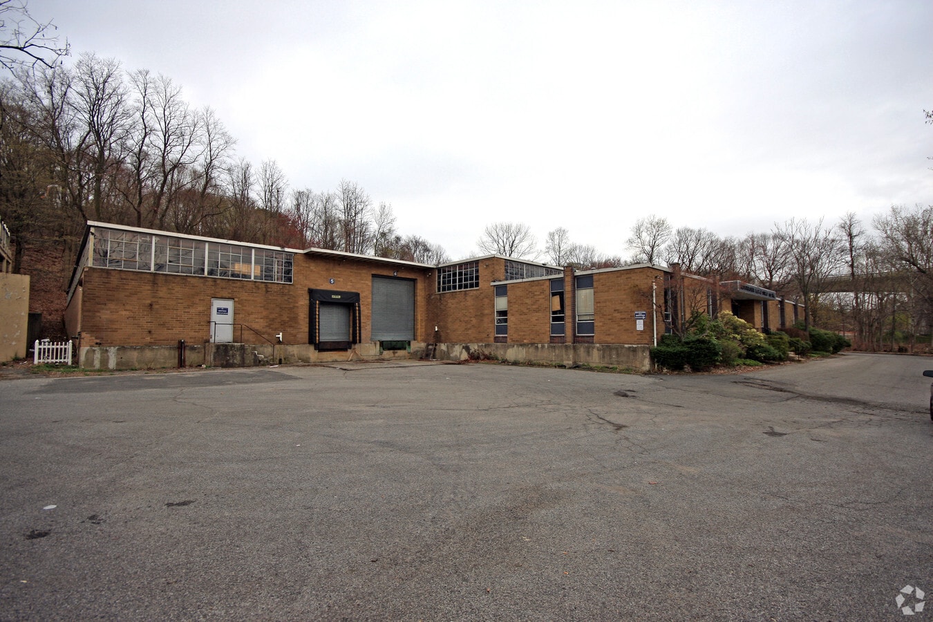 34 Lumber Rd, Roslyn, NY 11576